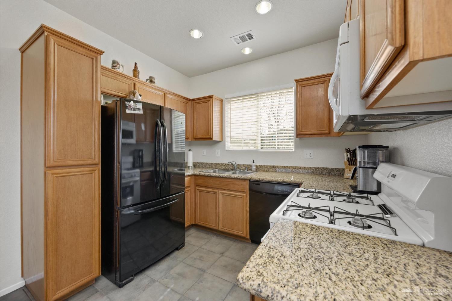 1027 Clearview Street Tehachapi, CA 93561 - Photo 10 of 20 Gallery Image 10