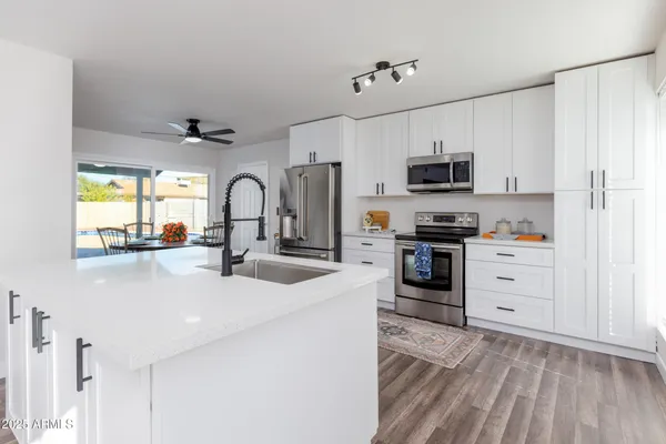 $6,500 | 2936 West Michelle Drive, Phoenix, AZ 85053