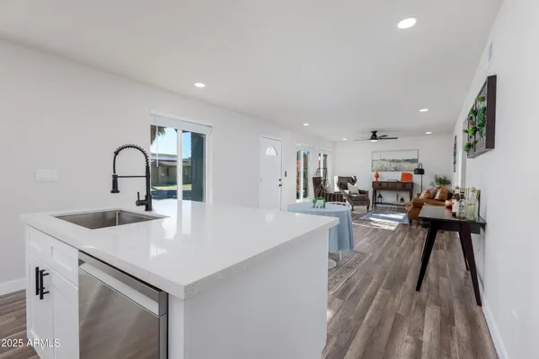 $6,500 | 2936 West Michelle Drive, Phoenix, AZ 85053