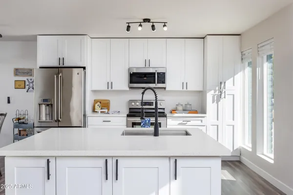 $6,500 | 2936 West Michelle Drive, Phoenix, AZ 85053