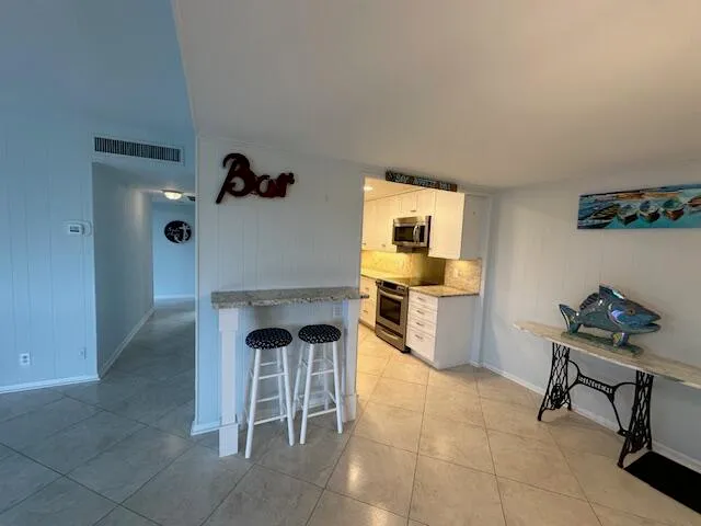 $3,200 | 2600 North Flagler Drive, Unit 311, West Palm Beach, FL 33407