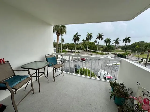 $3,200 | 2600 North Flagler Drive, Unit 311, West Palm Beach, FL 33407