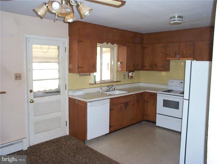 2209 Schultz Road Lansdale, PA 19446 - Photo 6 of 12 Kitchen