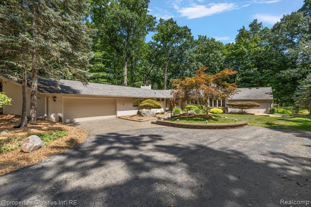 34448 Quaker Valley Road Farmington Hills, MI 48331 - Photo 2 of 42 Gallery Image 2