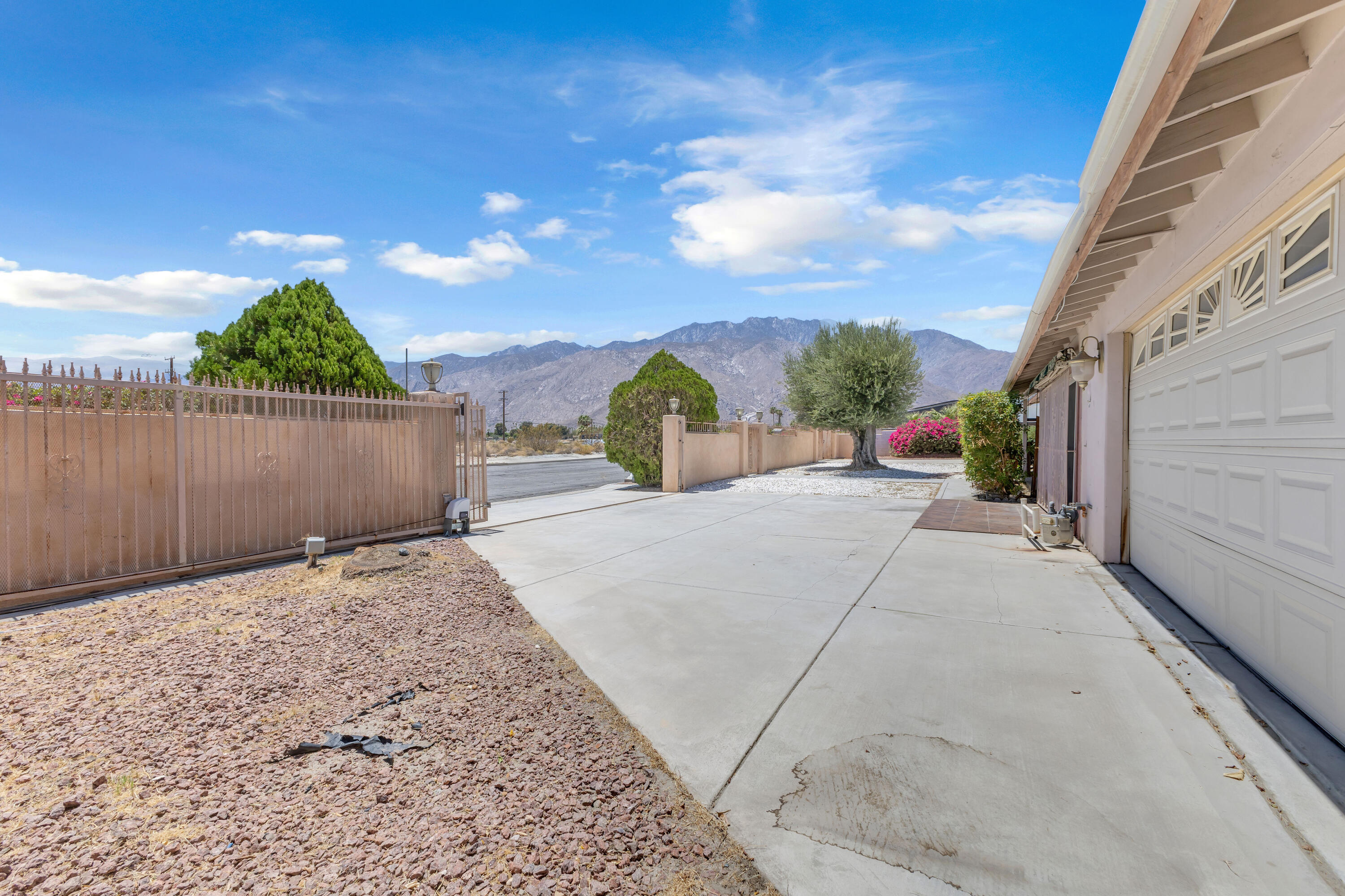 1880 Sharon Road Palm Springs, CA 92262 - Photo 9 of 38 IMG_8993