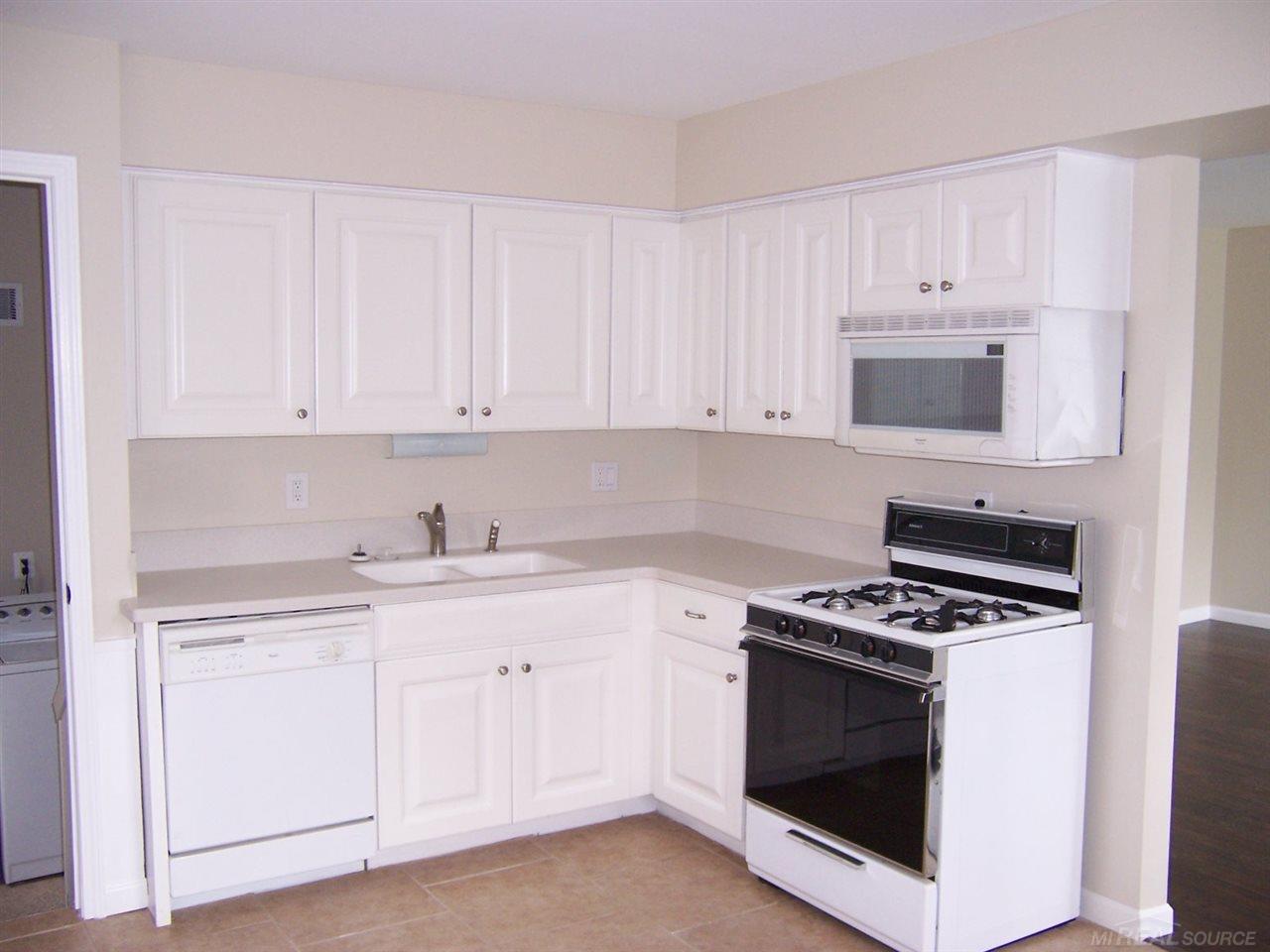 1375 East 14 Mile Road Birmingham, MI 48009 - Photo 2 of 11 31326419-1.JPG