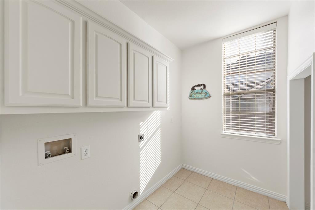 905 Sonora Drive Allen, TX 75013 - Photo 31 of 40 a view of an empty room with a window