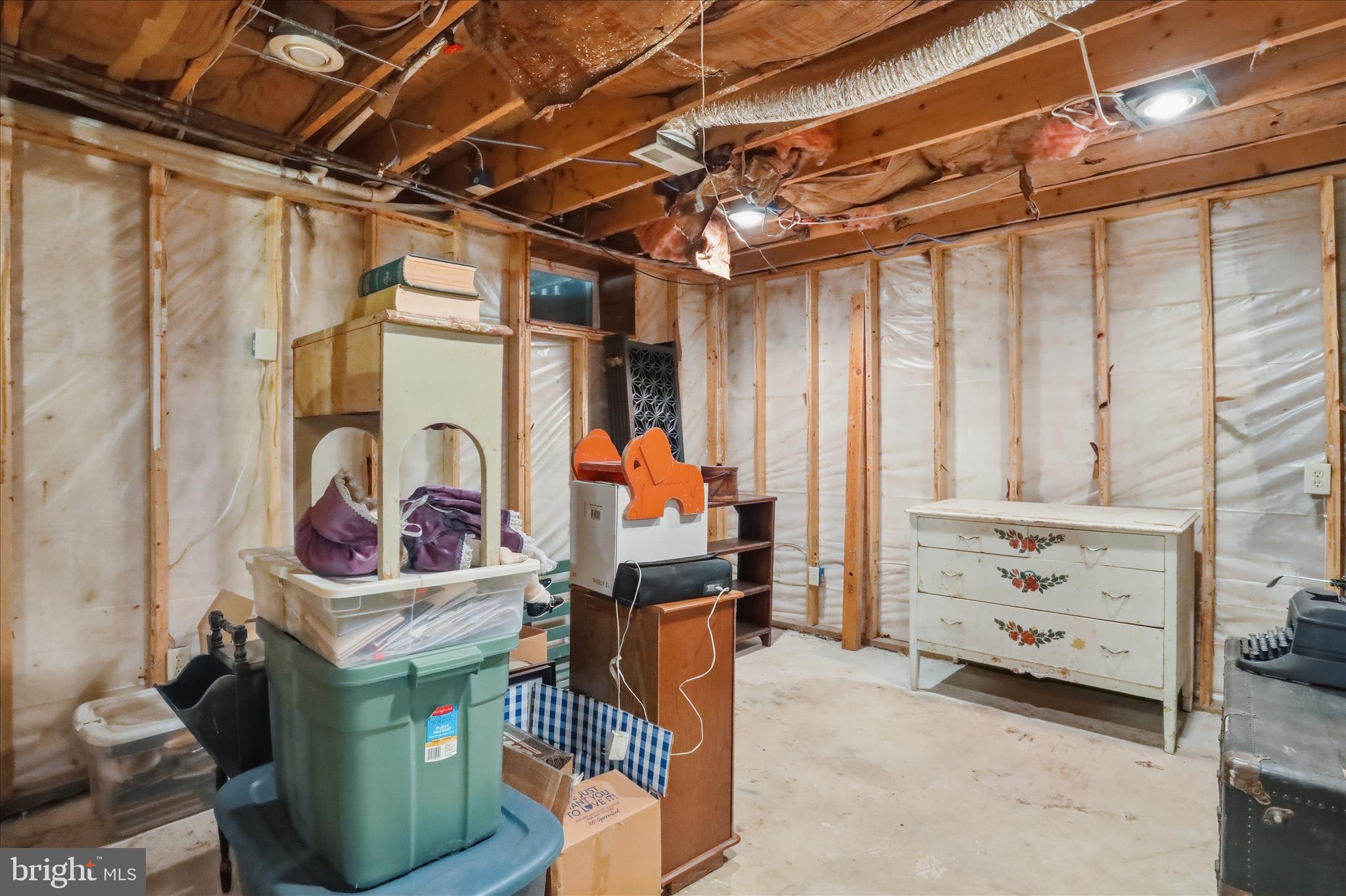13733 Barnhart Road Clear Spring, MD 21722 - Photo 24 of 32 a utility room with dryer and washer