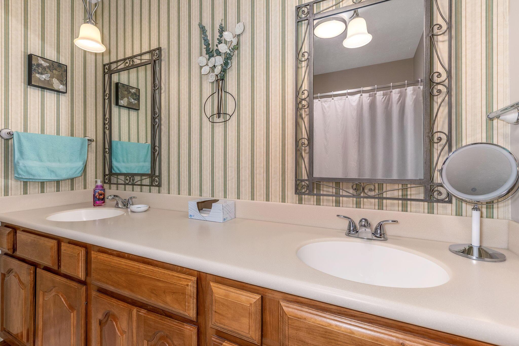 1030 Rhoda Lane Northeast Lancaster, OH 43130 - Photo 28 of 61 guest bath 2