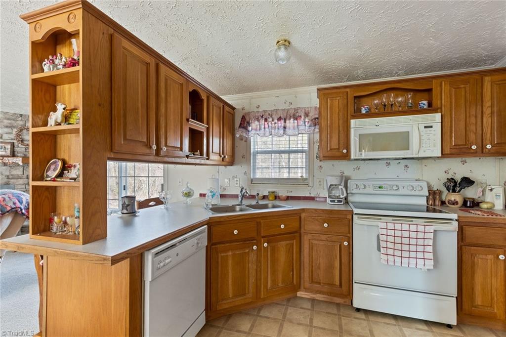3051 Altamahaw Union Ridge Road Burlington, NC 27217 - Photo 11 of 29 Gallery Image 11