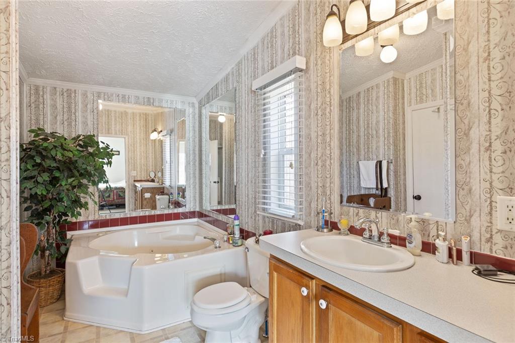 3051 Altamahaw Union Ridge Road Burlington, NC 27217 - Photo 16 of 29 Gallery Image 16