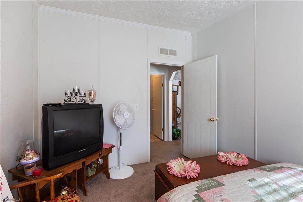 3051 Altamahaw Union Ridge Road Burlington, NC 27217 - Photo 18 of 29 Gallery Image 18