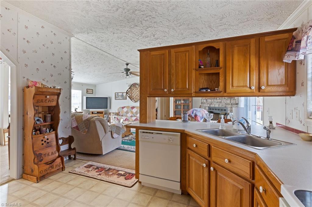 3051 Altamahaw Union Ridge Road Burlington, NC 27217 - Photo 10 of 29 Gallery Image 10