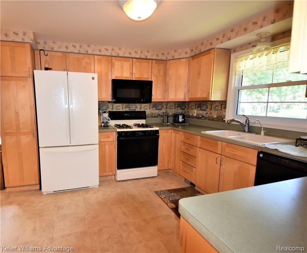 29999 Barwell Road Farmington, MI 48334 - Photo 25 of 43 DSC_0650.JPG