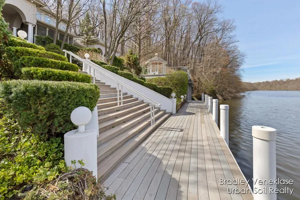 $3,490,000 | 7635 Sandy Hollow Drive Southeast, Alto, MI 49302