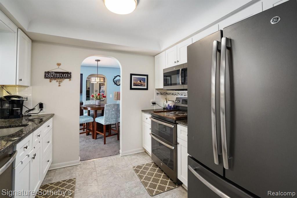 21127 Inkster Road Farmington Hills, MI 48336 - Photo 14 of 24