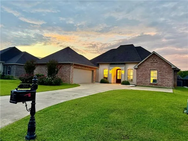 $389,000 | 384 Lady Carolyn Circle, Woodworth, LA 71485
