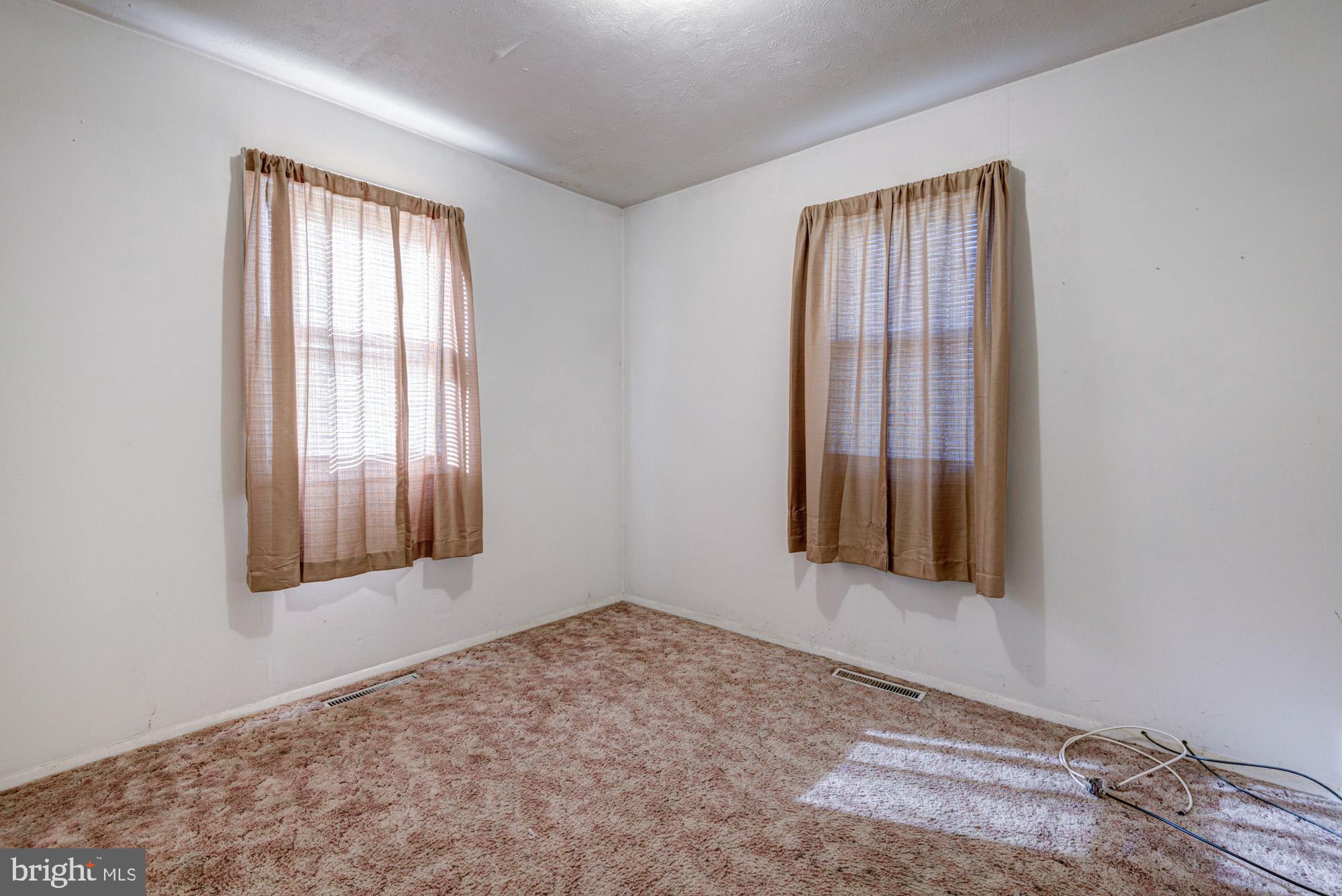 321 Bassett Avenue New Castle, DE 19720 - Photo 25 of 29 an empty room with windows