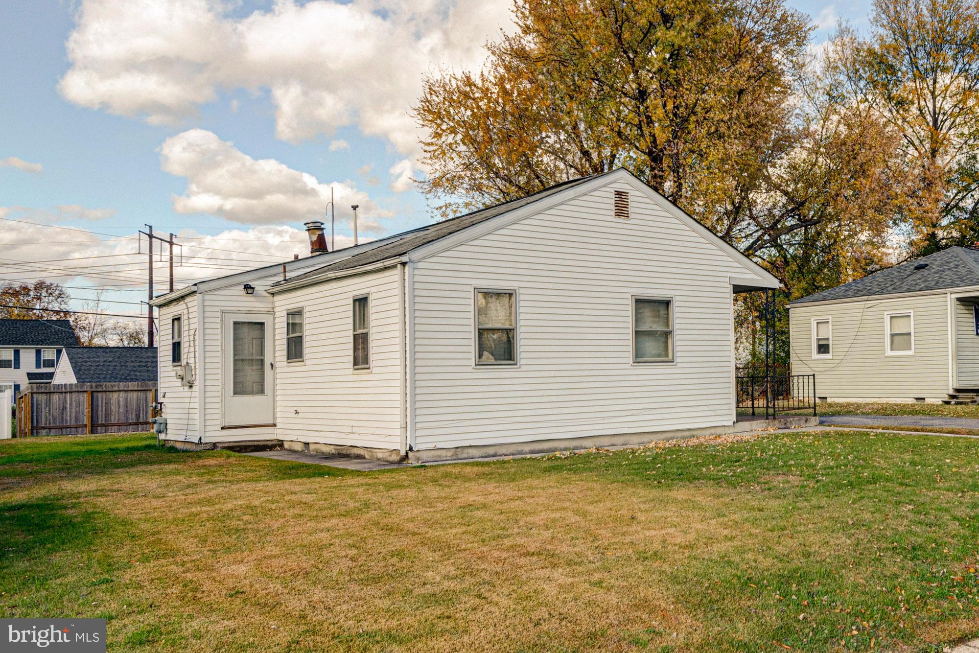 321 Bassett Avenue New Castle, DE 19720 - Photo 6 of 29 a bathroom with a sink