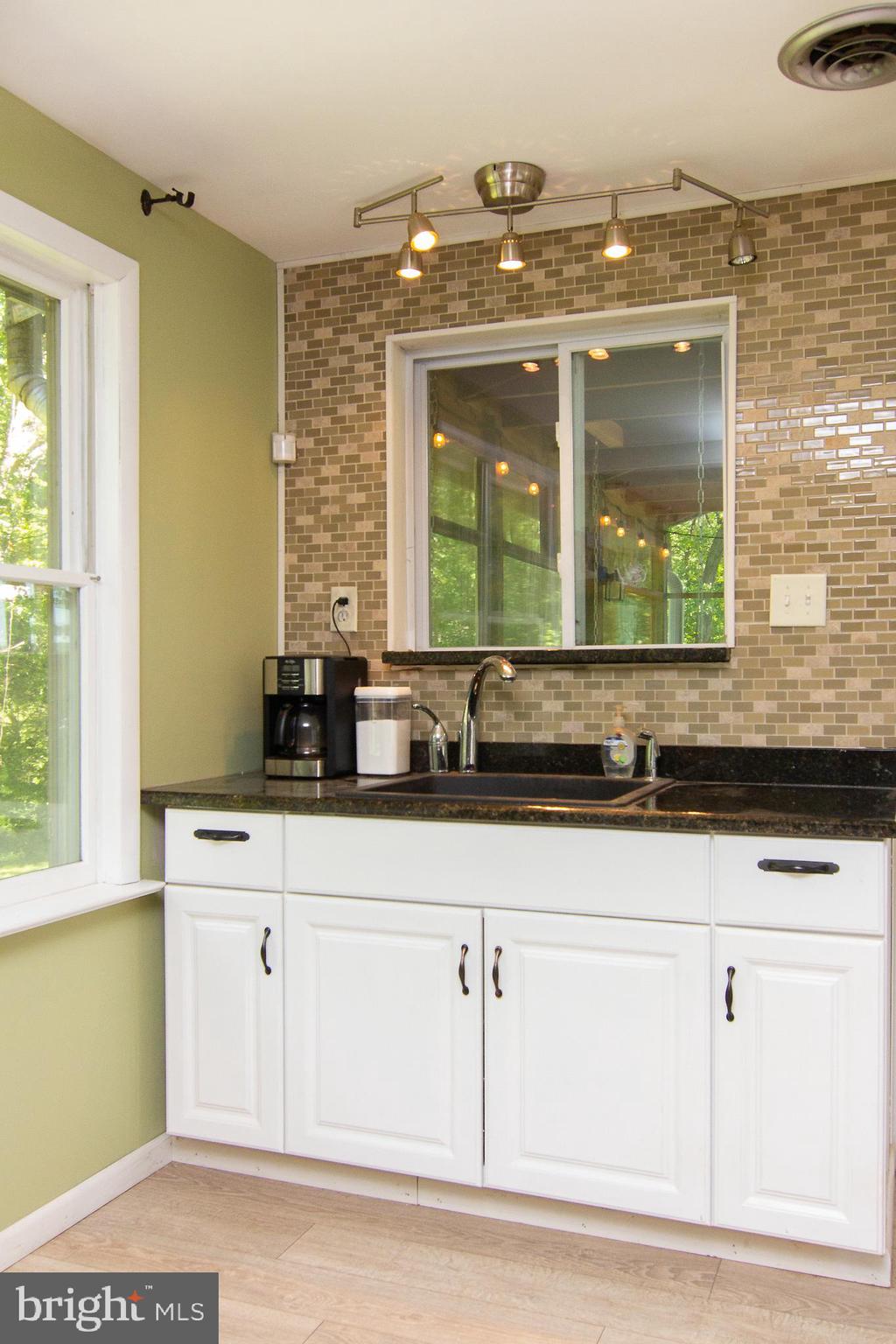 4286 Louisville Road Finksburg, MD 21048 - Photo 11 of 43 Coffee bar!