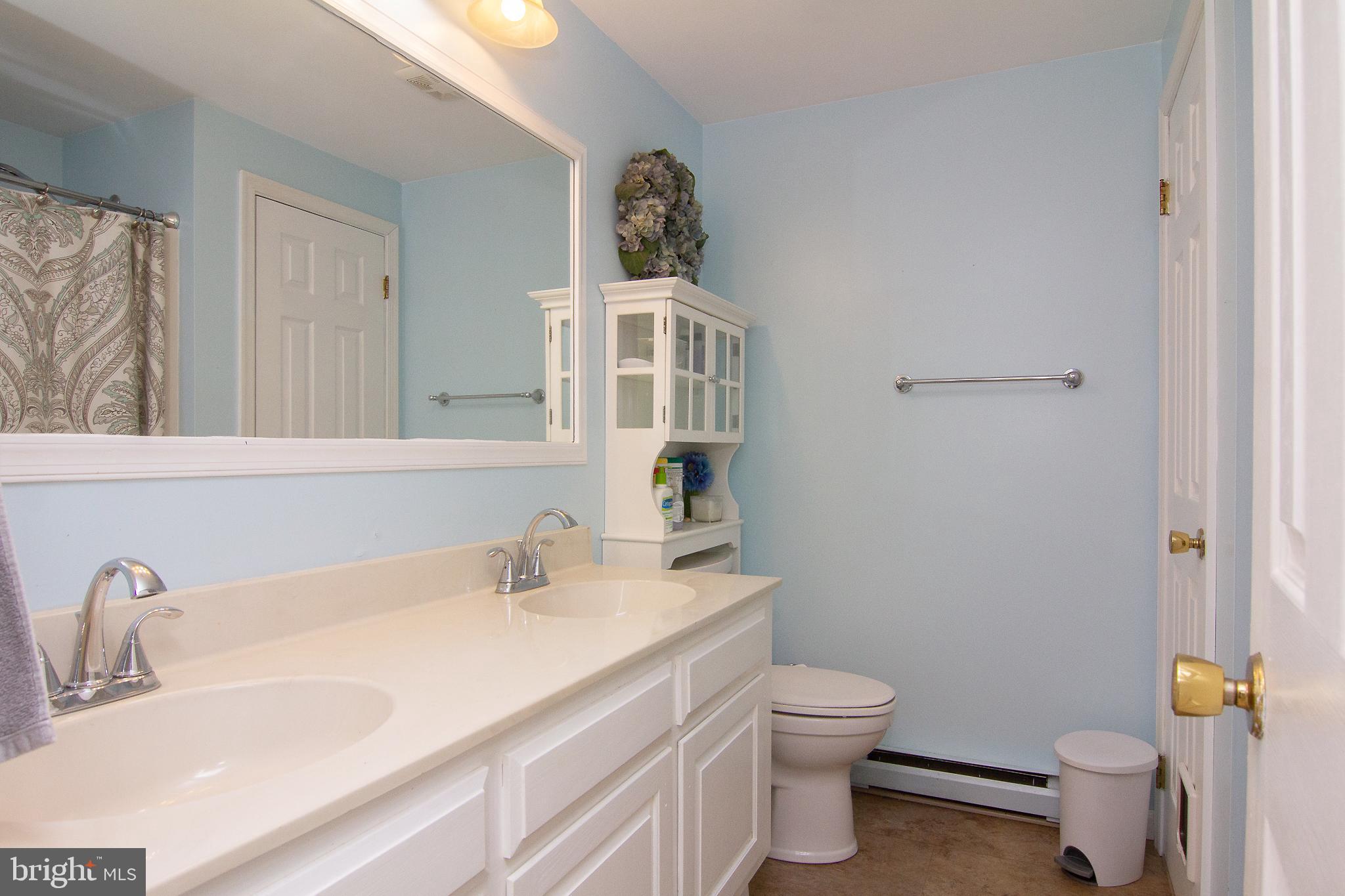 4286 Louisville Road Finksburg, MD 21048 - Photo 21 of 43 Dual-vanity hall bath (full).