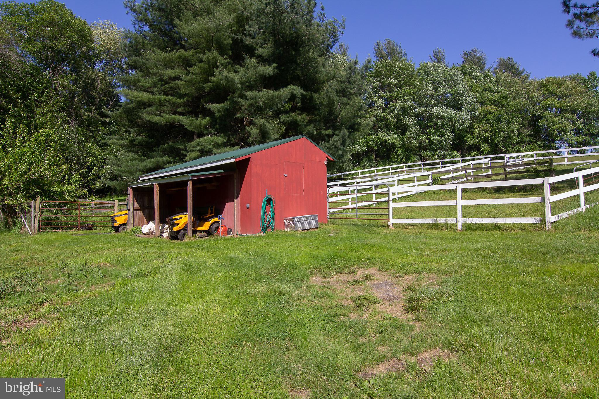 4286 Louisville Road Finksburg, MD 21048 - Photo 41 of 43 2 stall barn with paddock1
