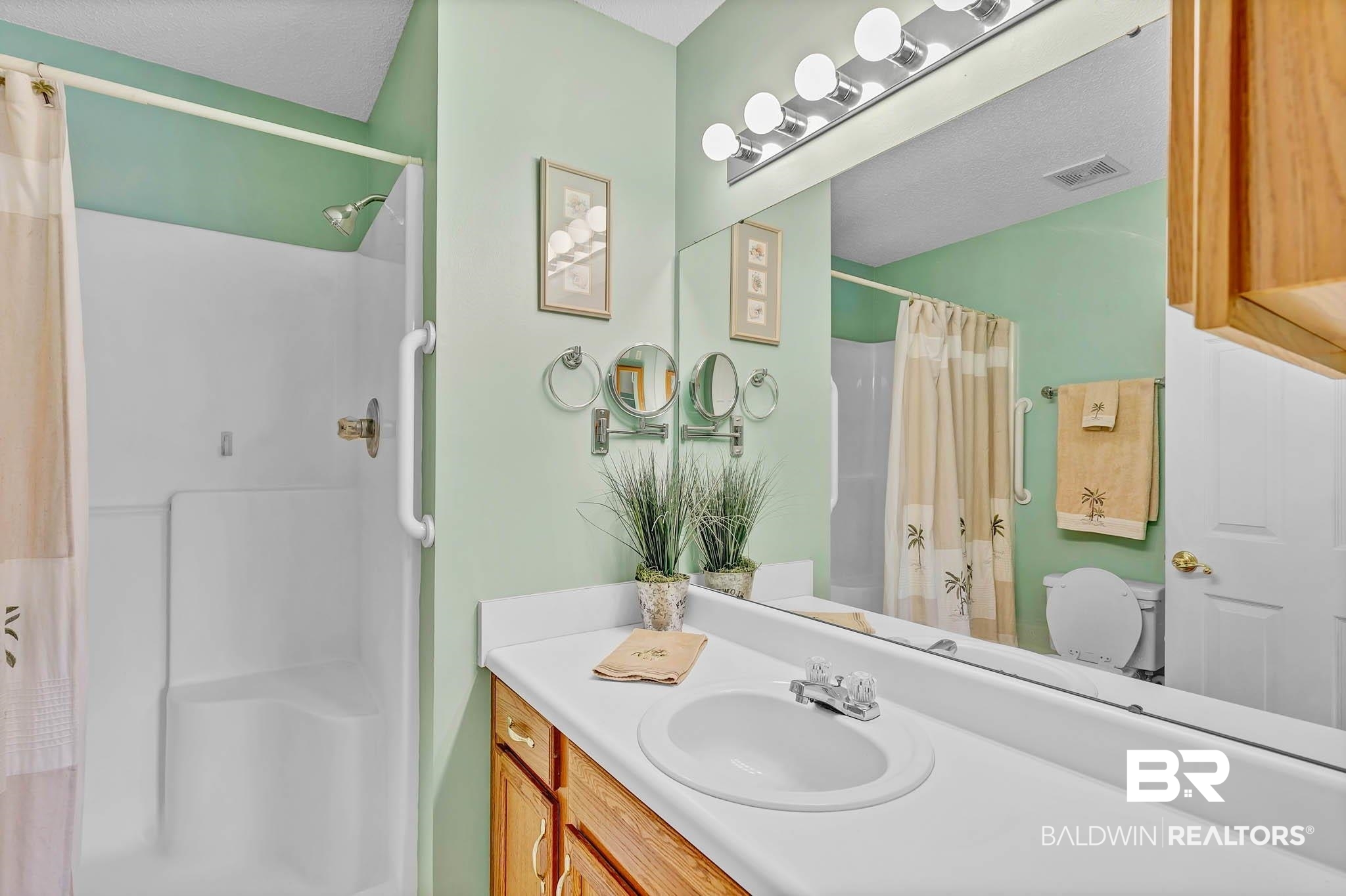 13072 Labradors Run Foley, AL 36535 - Photo 18 of 31 Bathroom with vanity and curtained shower