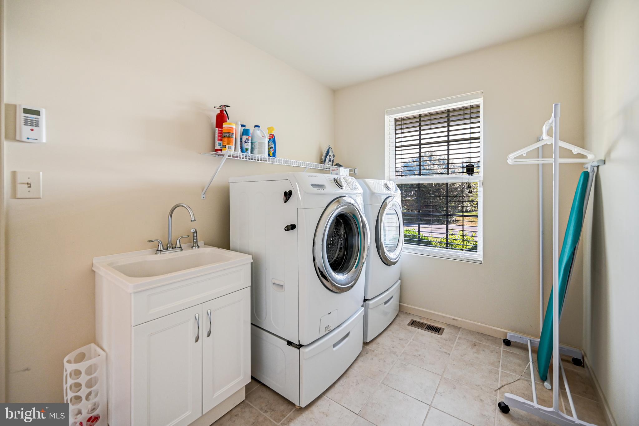 3265 Lewisberry Road York, PA 17404 - Photo 19 of 34 a utility room with dryer and washer