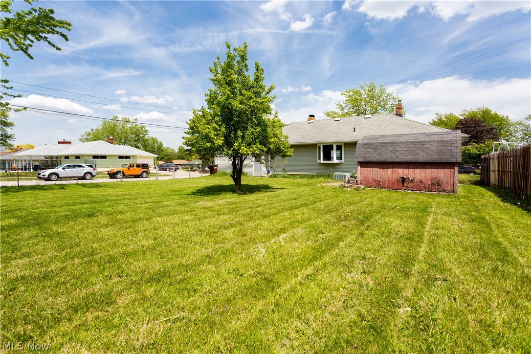 7628 Hoertz Road Cleveland, OH 44134 - Photo 31 of 35