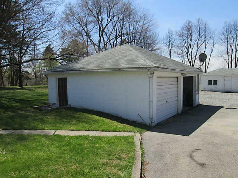 125 West Sunbury Road Butler, PA 16001 - Photo 21 of 24 Parking Lot/Garage.