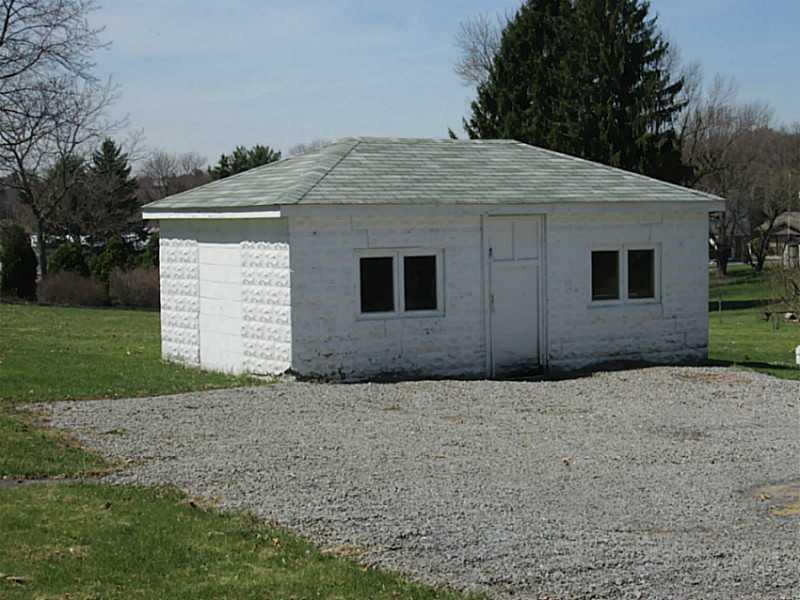 125 West Sunbury Road Butler, PA 16001 - Photo 22 of 24 Parking Lot/Garage.