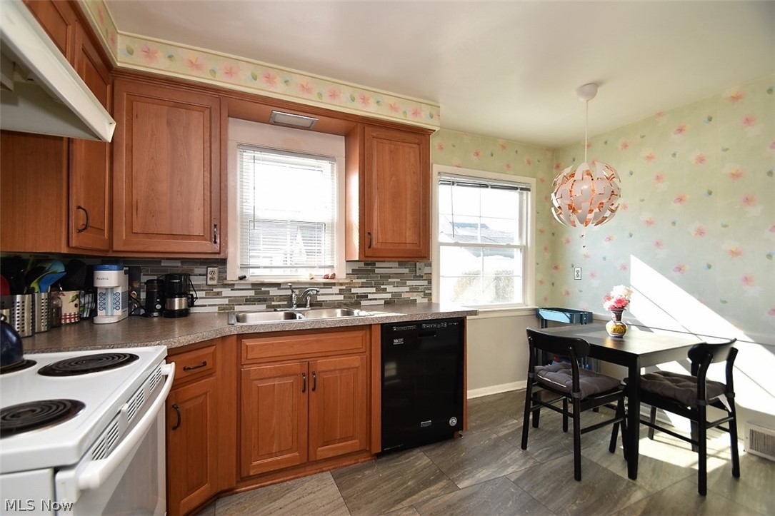 3690 Shannon Road Cleveland Heights, OH 44118 - Photo 11 of 23