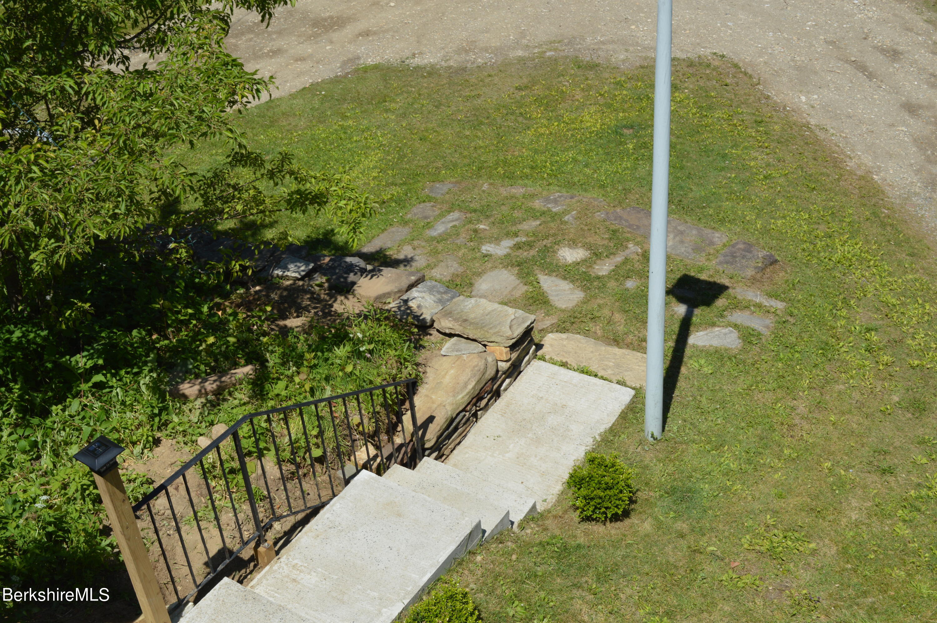 684 Leonhardt Road Becket, MA 01223 - Photo 20 of 56 Front steps
