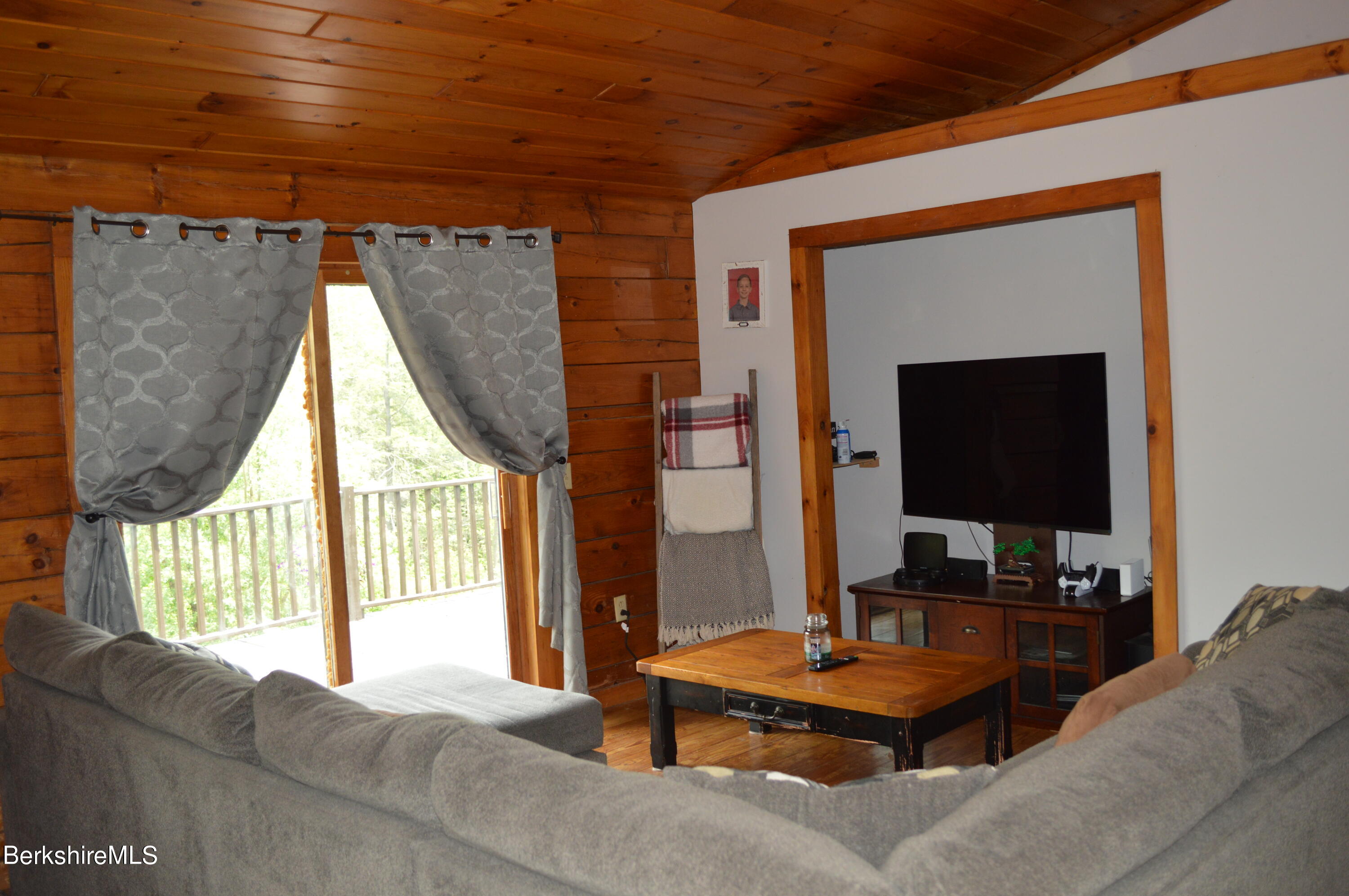684 Leonhardt Road Becket, MA 01223 - Photo 24 of 56 Living room