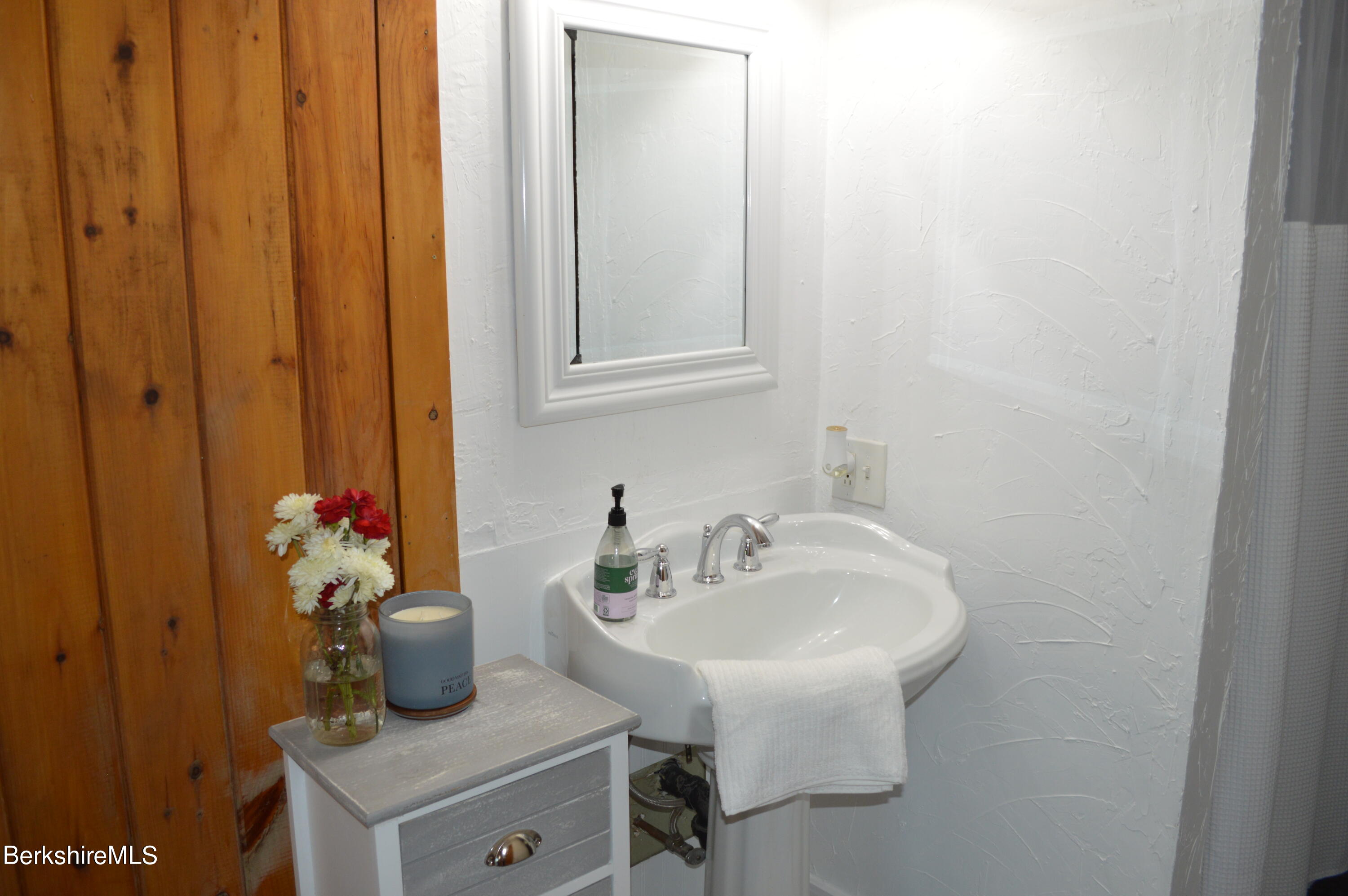684 Leonhardt Road Becket, MA 01223 - Photo 32 of 56 Bath