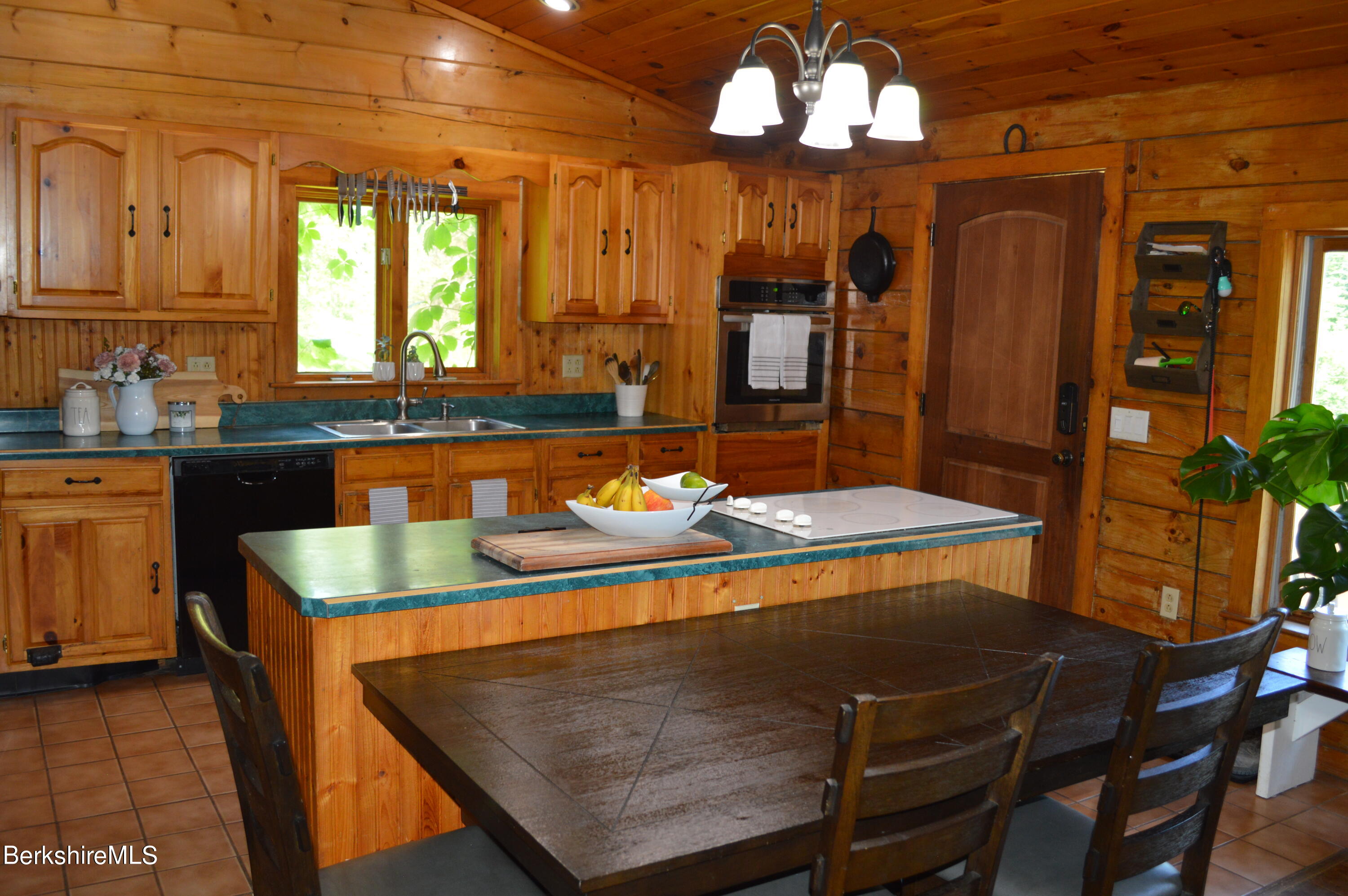 684 Leonhardt Road Becket, MA 01223 - Photo 6 of 56 open
