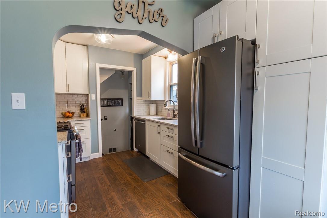 785 Princeton Road Berkley, MI 48072 - Photo 7 of 28 Princton Berkley-6.jpg