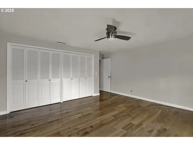 a view interior of a house and an empty room