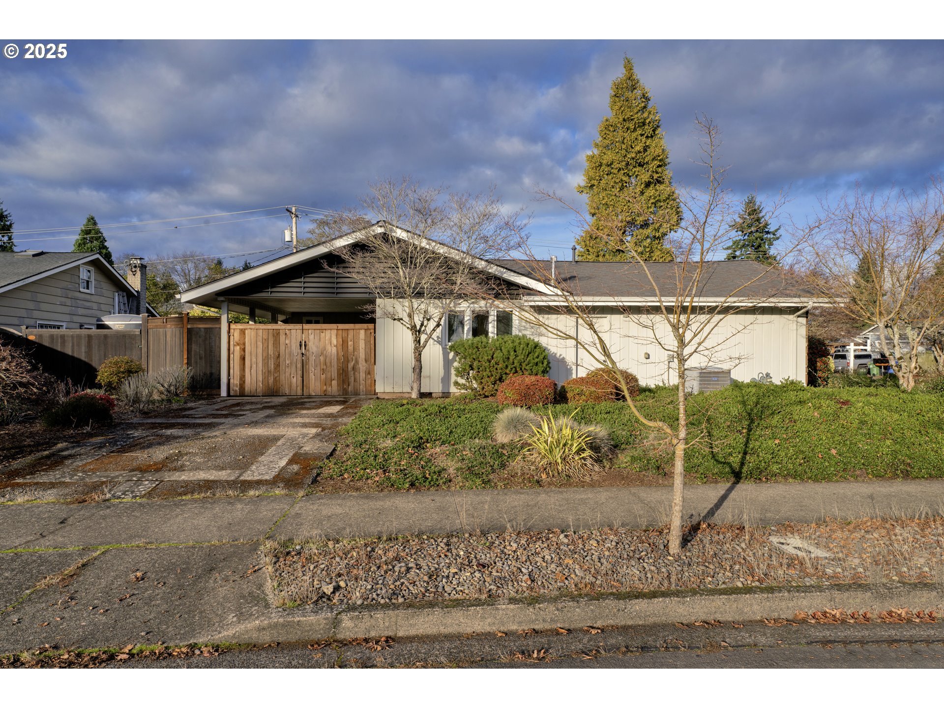 2140 Tabor Street Eugene, OR 97401 - Photo 21 of 26 a front view of a house with garden