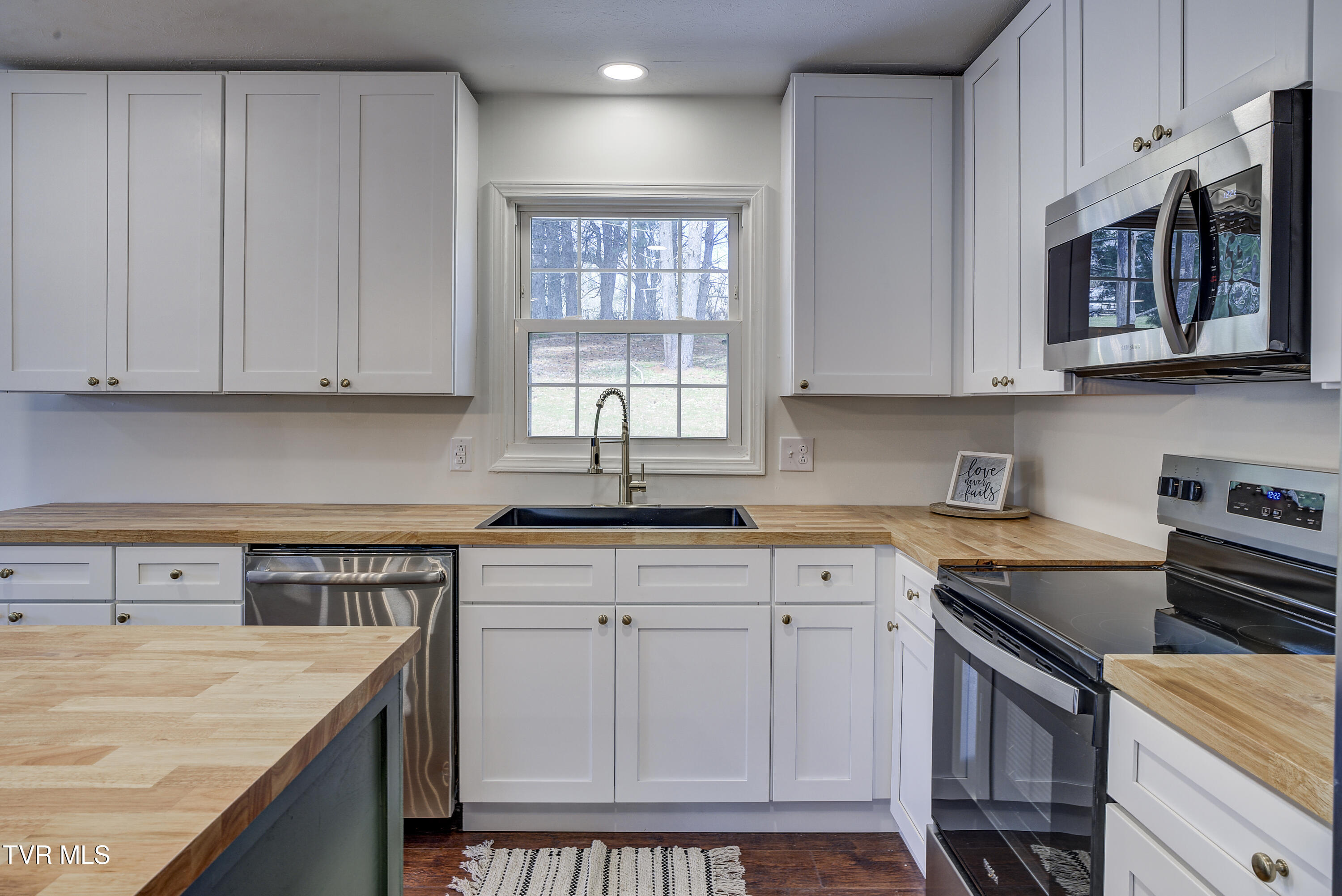 3017 Winesap Road Kingsport, TN 37663 - Photo 9 of 45 9