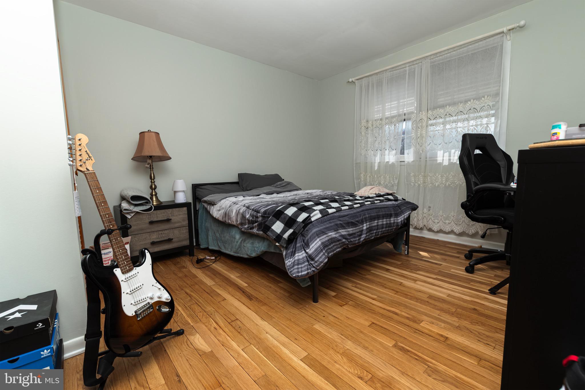 30 Timberline Drive Newark, DE 19711 - Photo 24 of 39 a bedroom with a bed and a computer on desk