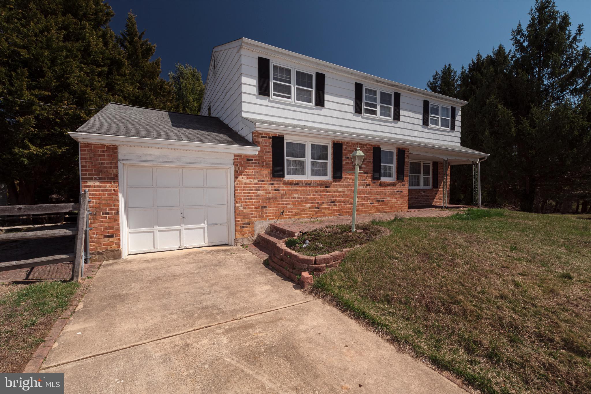 30 Timberline Drive Newark, DE 19711 - Photo 4 of 39 a front view of a house with a yard