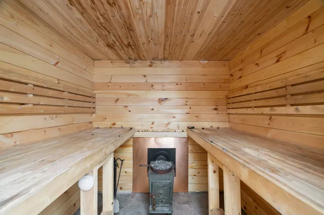 $650,000 | 2170 Wildlife Road, Hartford, VT 05001