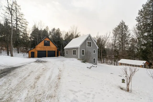 $650,000 | 2170 Wildlife Road, Hartford, VT 05001