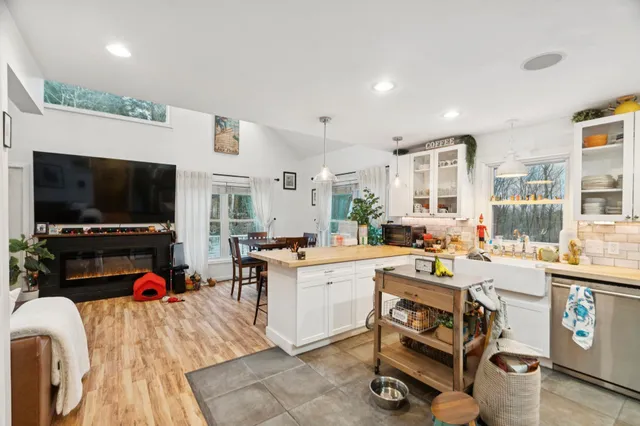 $650,000 | 2170 Wildlife Road, Hartford, VT 05001