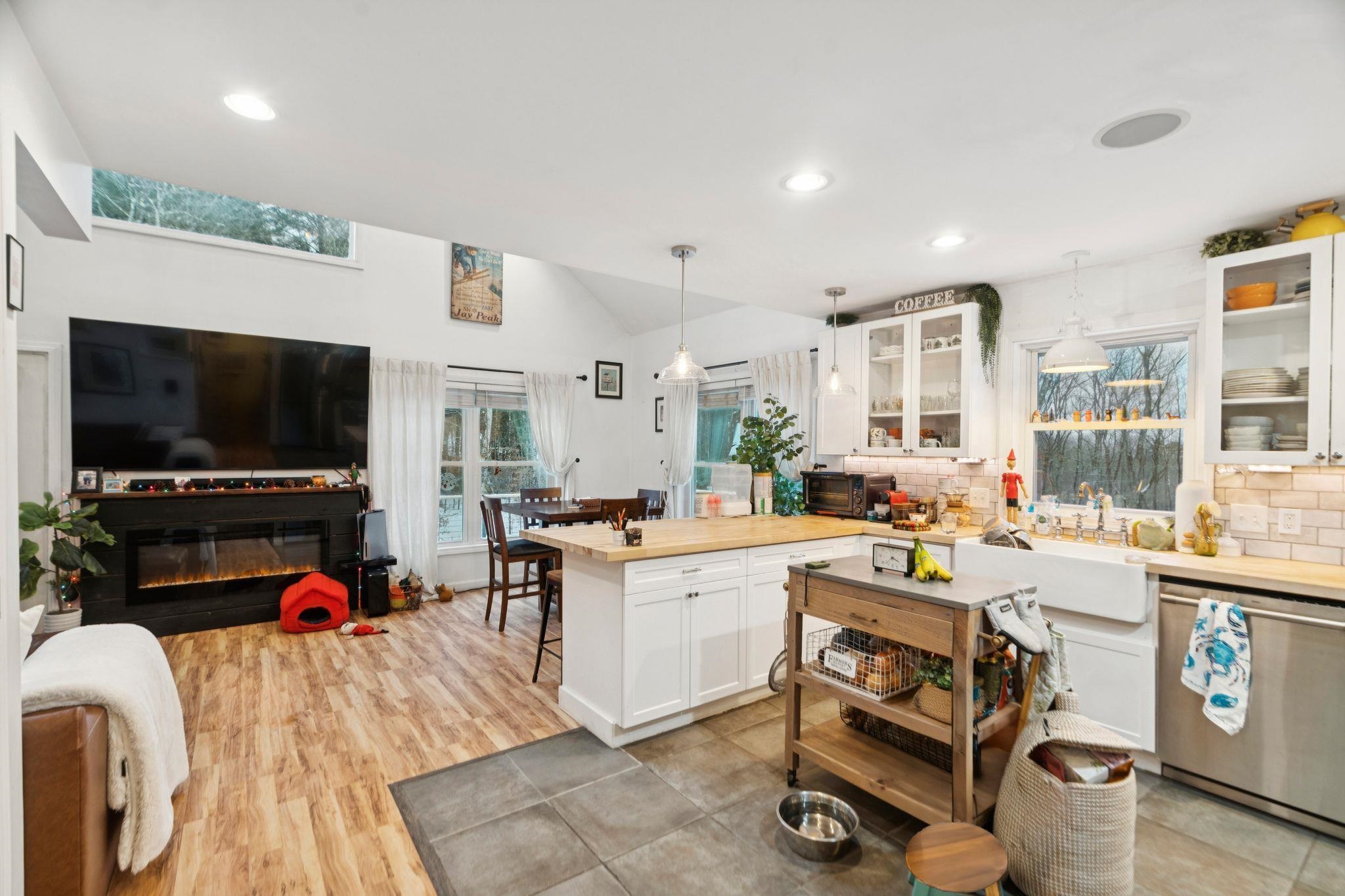 2170 Wildlife Road Hartford, VT 05001 - Photo 28 of 47