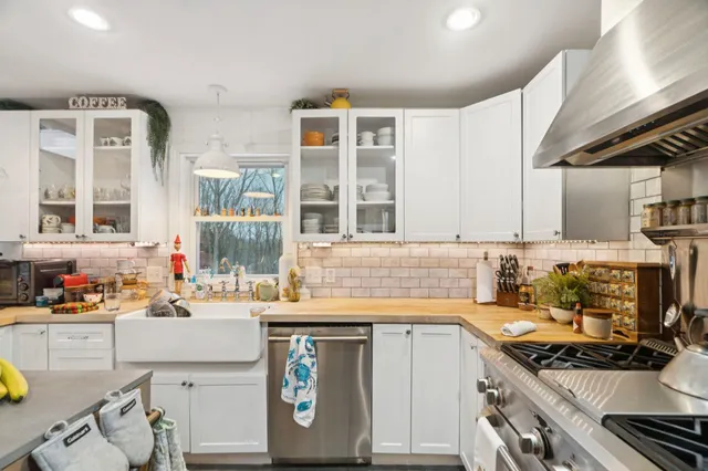 $650,000 | 2170 Wildlife Road, Hartford, VT 05001