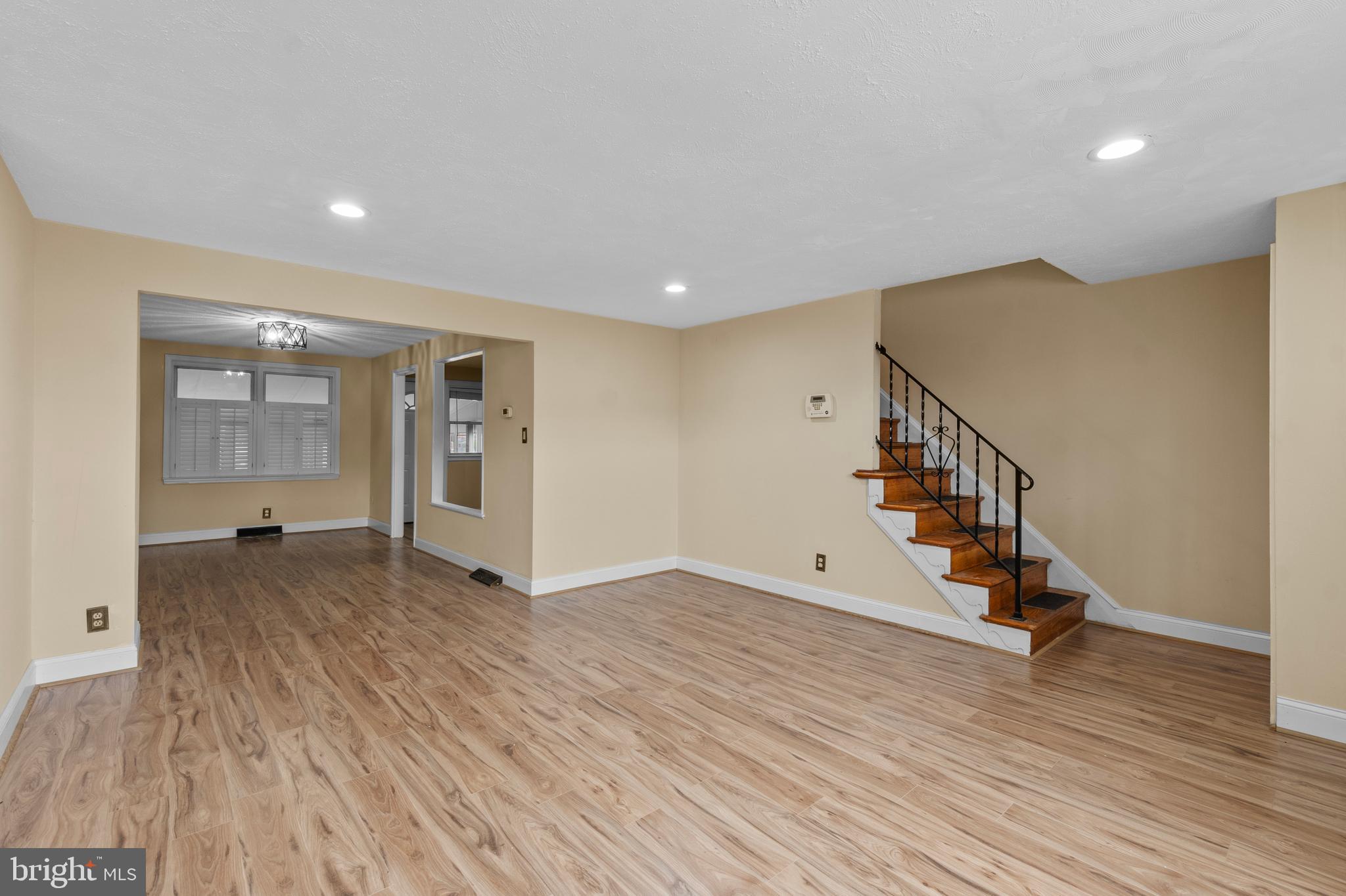5472 Bucknell Road Baltimore, MD 21206 - Photo 5 of 34 Living Room