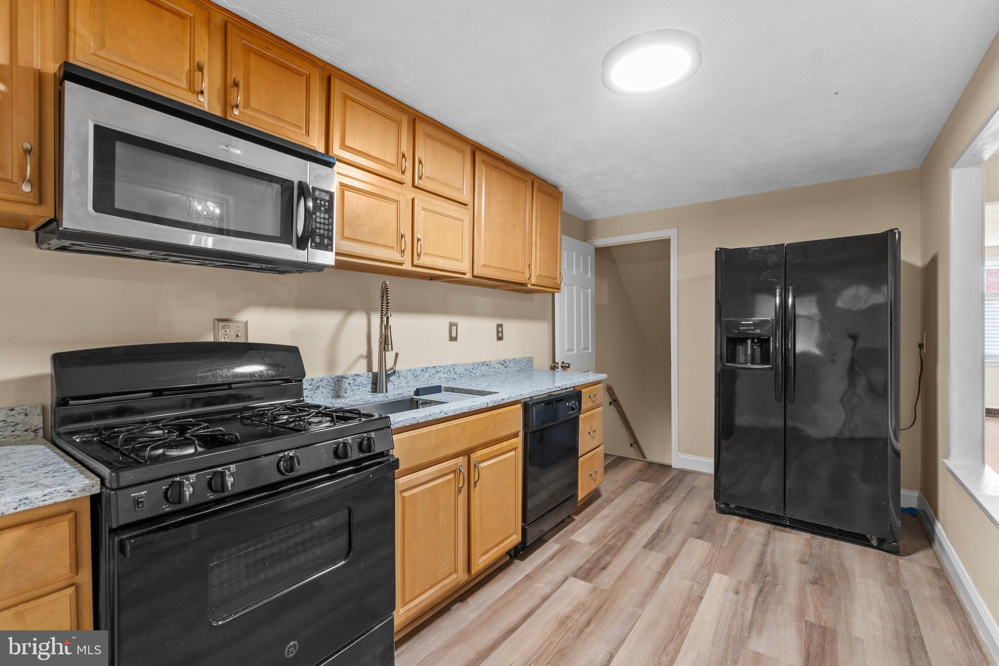 5472 Bucknell Road Baltimore, MD 21206 - Photo 7 of 34 Kitchen