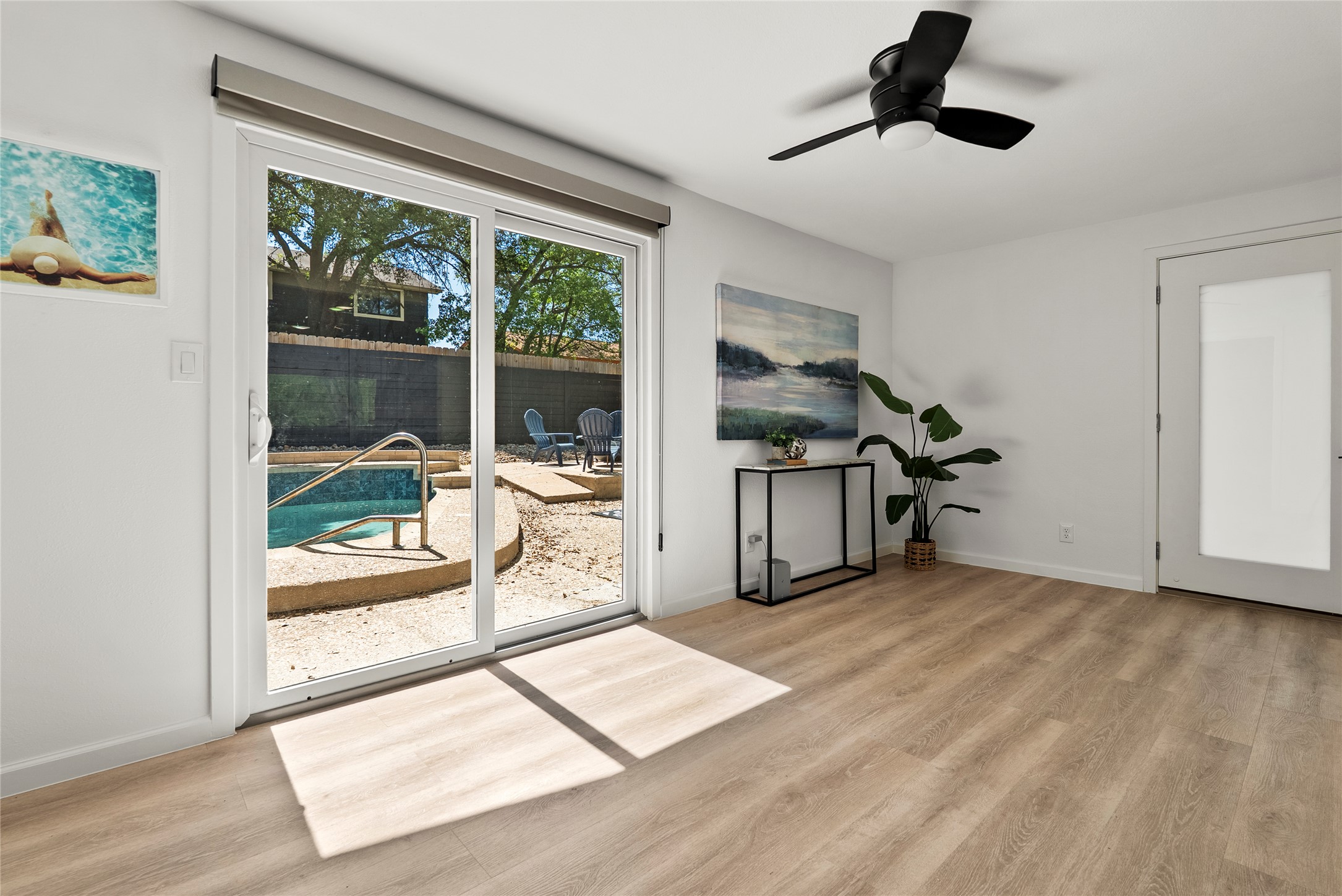 507 West Dittmar Road Austin, TX 78745 - Photo 31 of 40 a view of a livingroom with wooden floor and a rug